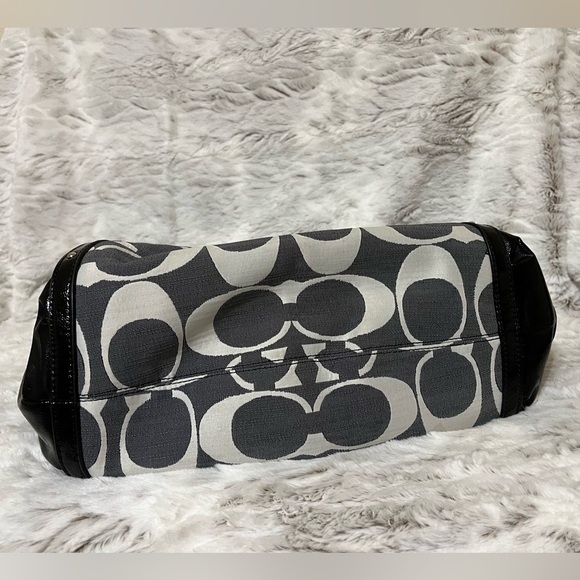 Coach purse with double over the shoulder straps - Picture 3 of 12